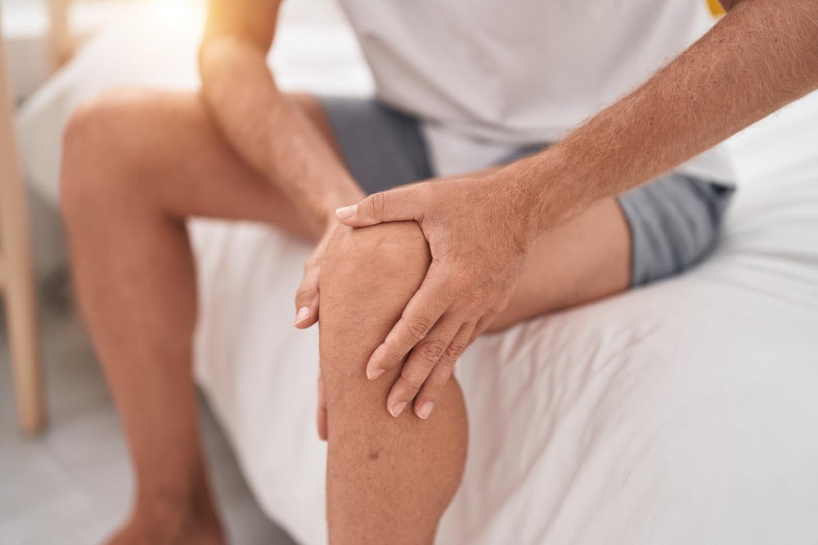 Cold Laser Therapy for Knee Pain Relief in Geneva