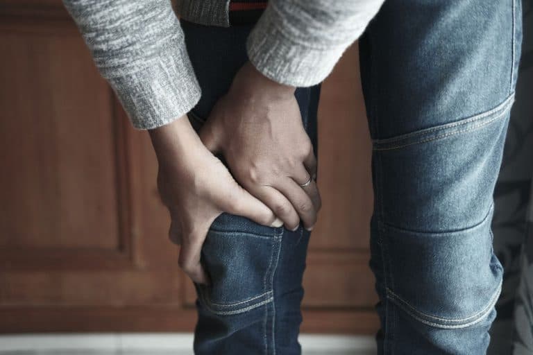 Everyday Habits That Make Knee Pain Worse in Geneva