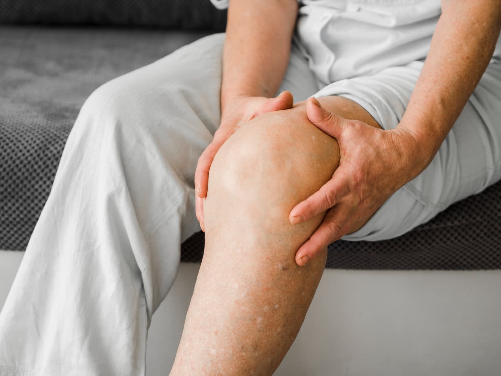 Knee Joint Pain Treatment in Geneva for Summer Activities