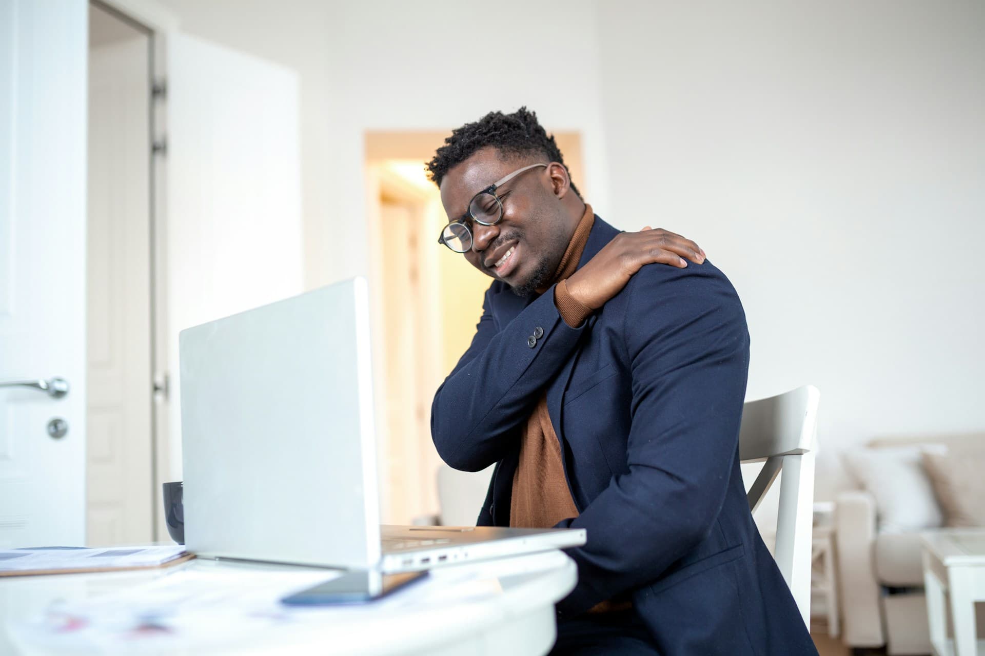 When Shoulder Pain Demands a Specialist in Geneva
